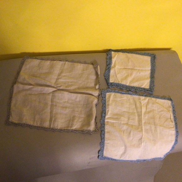 Vintage Bundle of White Laced Handkerchiefs - Picture 3 of 7